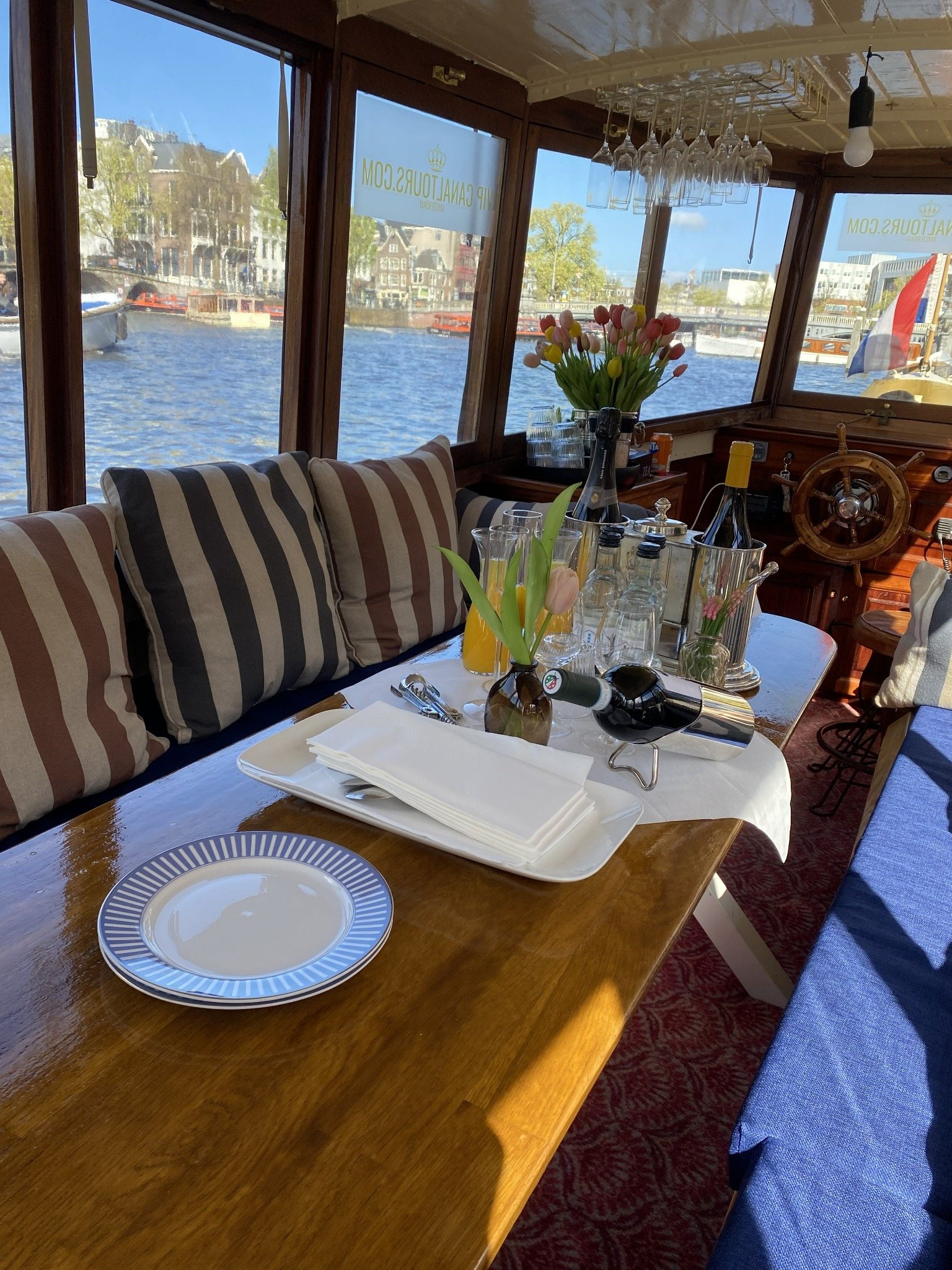 Luxury breakfast cruise Amsterdam for families